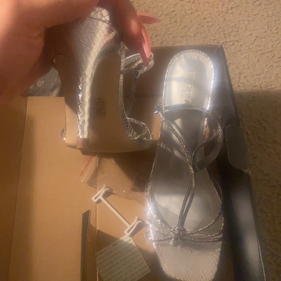 Shimmering Silver Heels - Picture 4 of 4